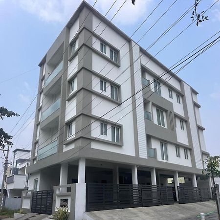 Thulasi Avenue Inn Pollāchi Buitenkant foto