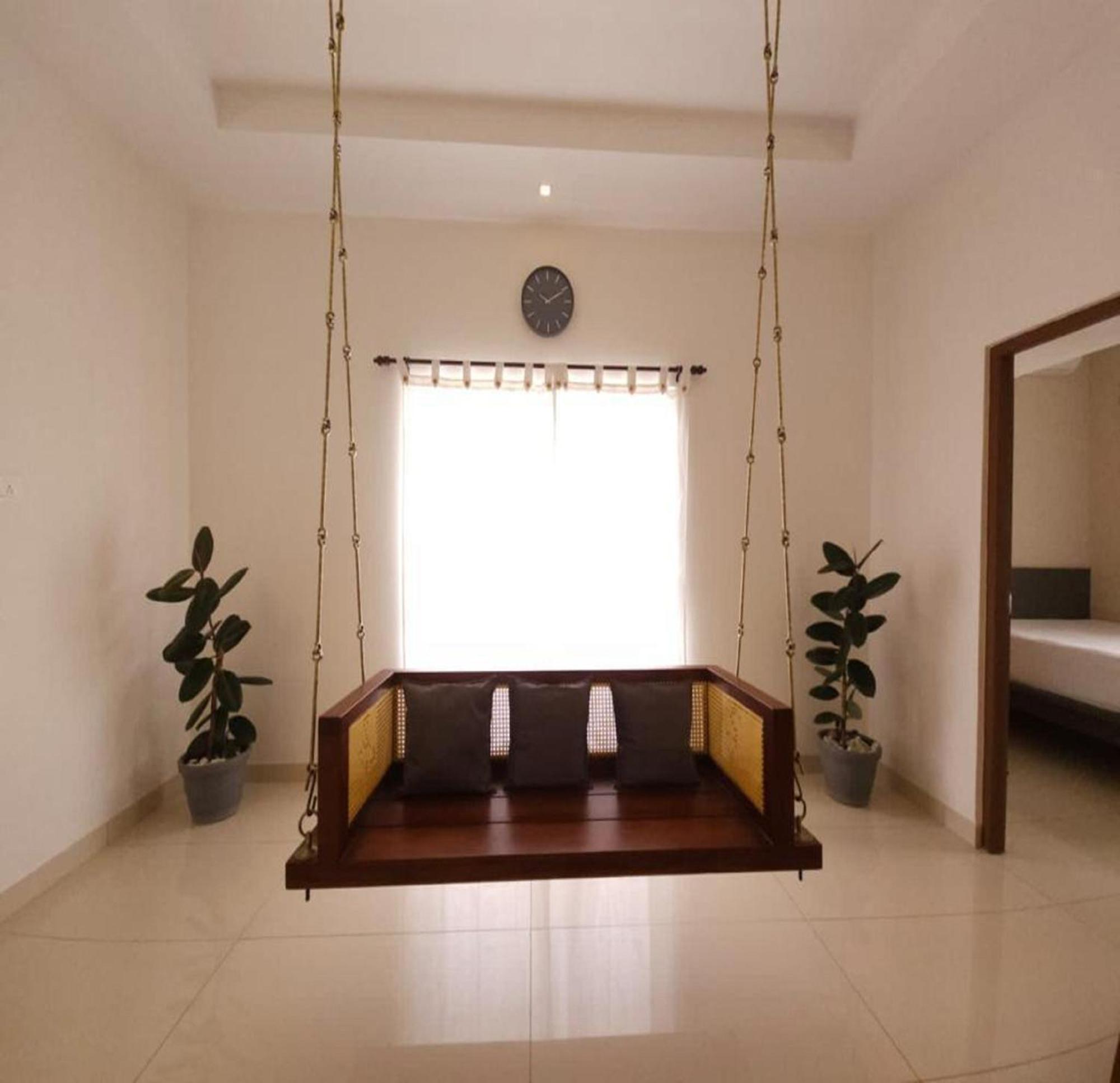 Thulasi Avenue Inn Pollāchi Buitenkant foto