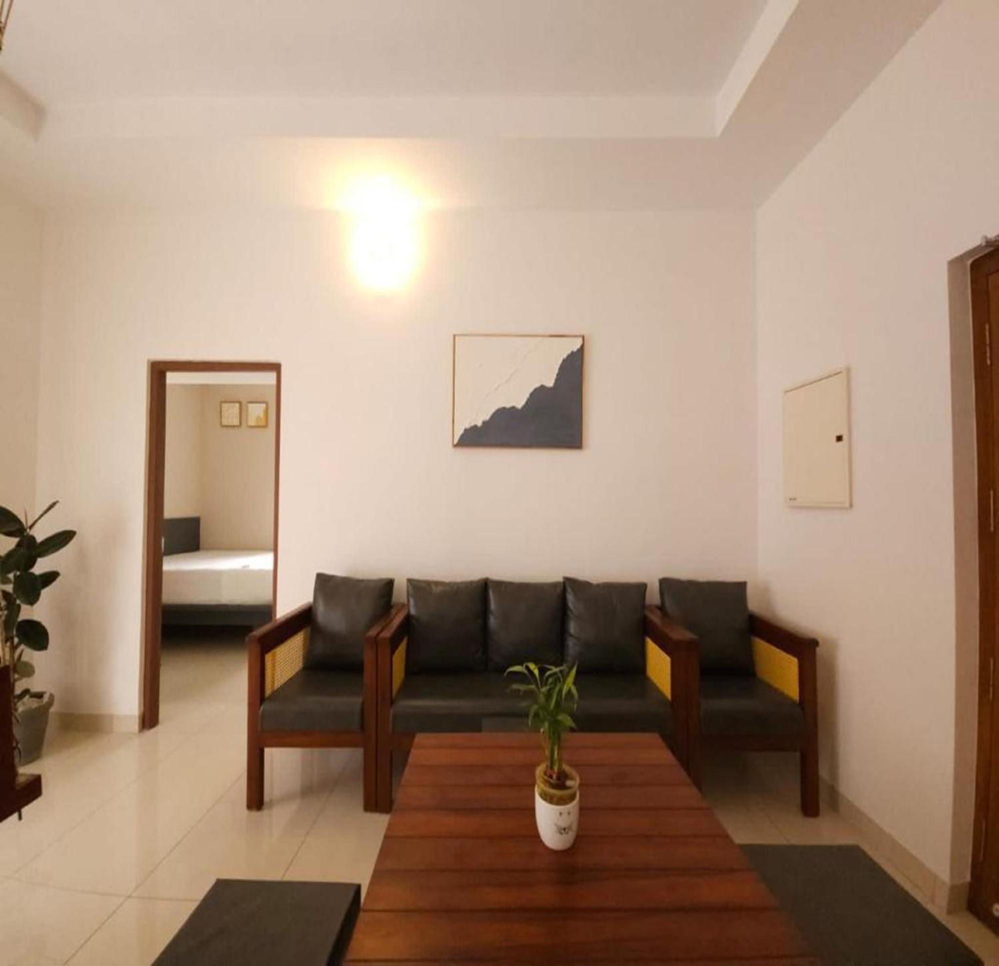 Thulasi Avenue Inn Pollāchi Buitenkant foto