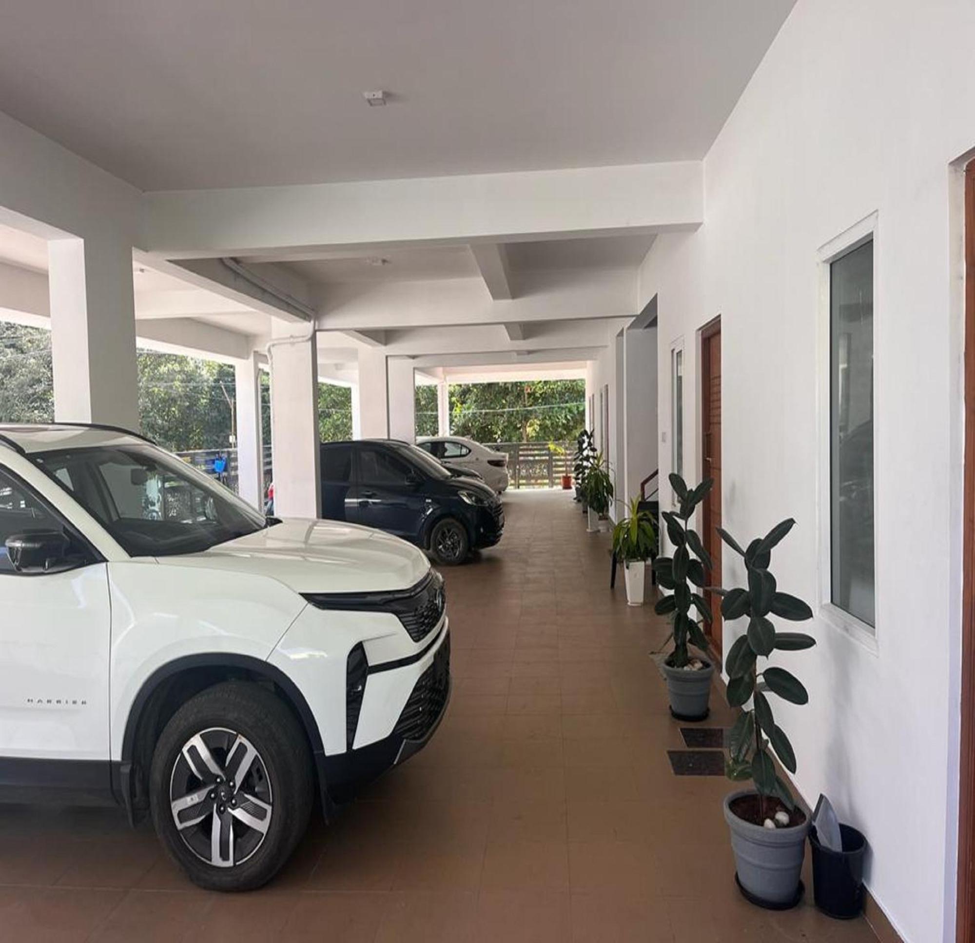 Thulasi Avenue Inn Pollāchi Buitenkant foto