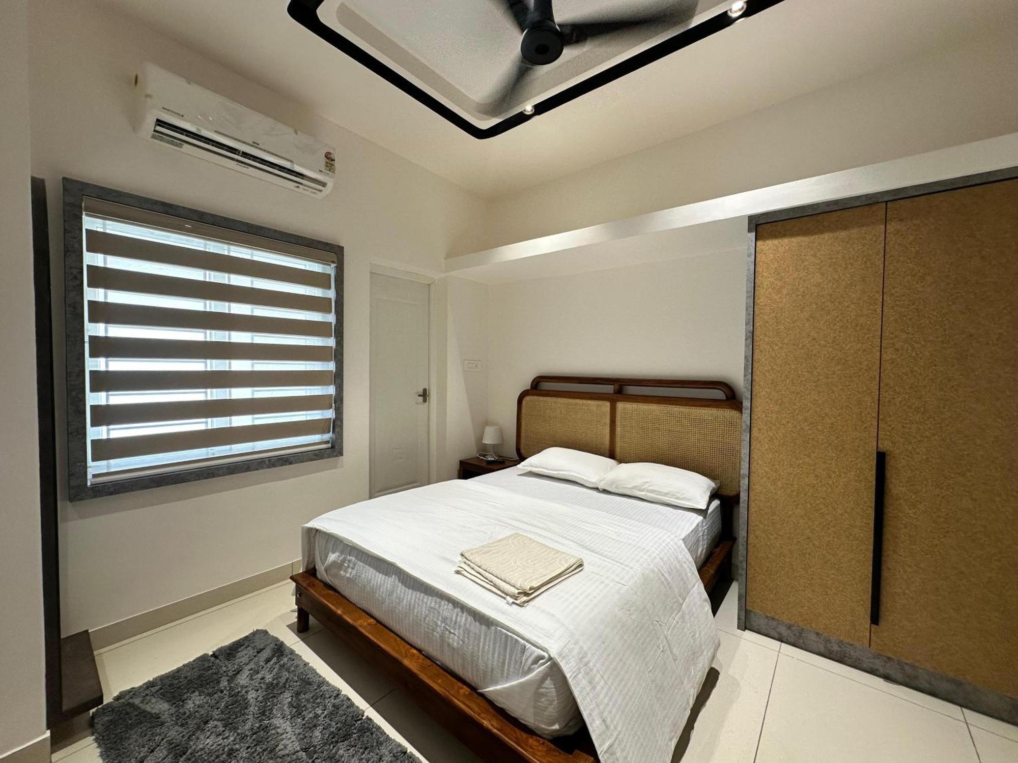 Thulasi Avenue Inn Pollāchi Buitenkant foto