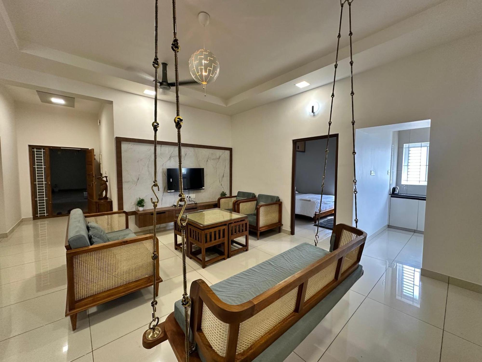 Thulasi Avenue Inn Pollāchi Buitenkant foto